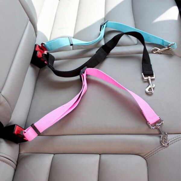 Cinturón de seguridad ajustable para perros y gatos.